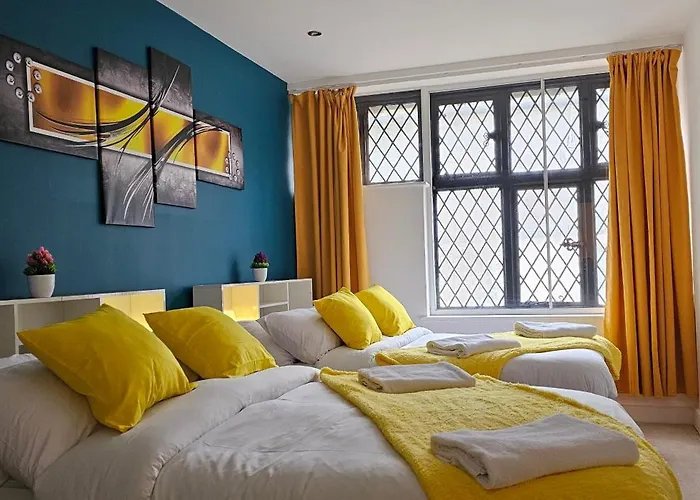 Glamorous Apartment At Christchurch Park