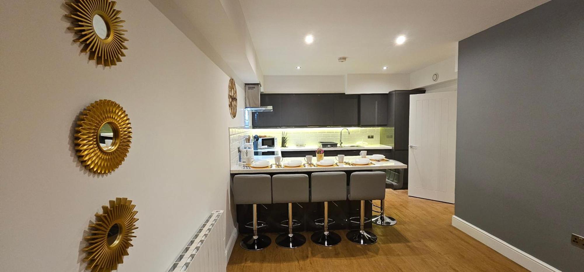 Glamorous At Christchurch Park Apartment *